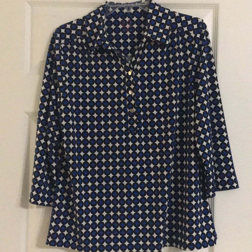 Stunning blue/black/white pattern vneck blouse